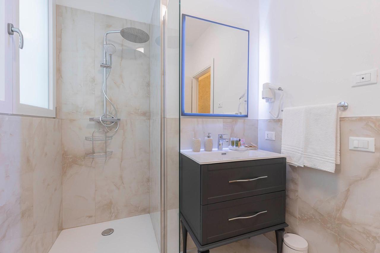 Crys: Rooms, Holiday, Business เวโรนา ภายนอก รูปภาพ