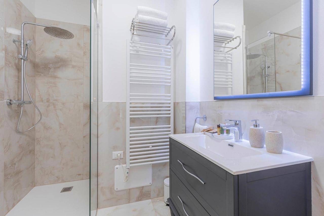 Crys: Rooms, Holiday, Business เวโรนา ภายนอก รูปภาพ