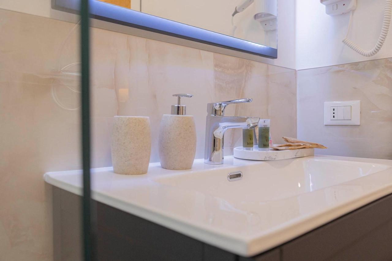 Crys: Rooms, Holiday, Business เวโรนา ภายนอก รูปภาพ